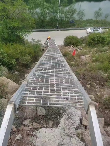 楼梯踏步板钢格栅钢格板