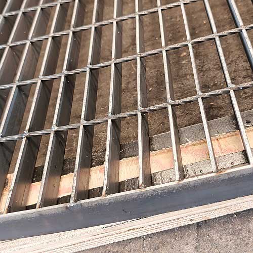 匠心独运：人工焊接异形钢格栅钢格板展现无限可能