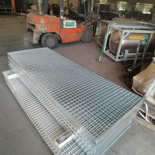 定制镀锌平台钢格板提升建筑平台的设计感