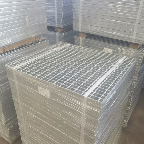 化工厂钢格栅防腐蚀方案：应对强酸碱环境的选型策略