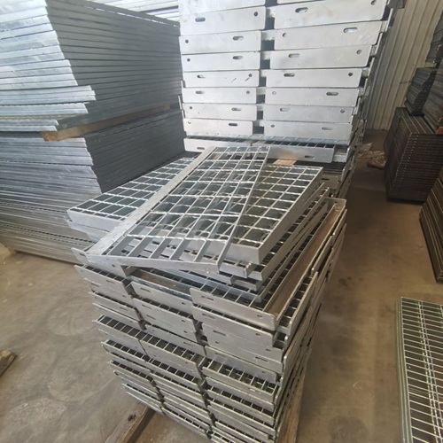 钢结构平台钢格栅：轻量化与高强度的工程平衡术