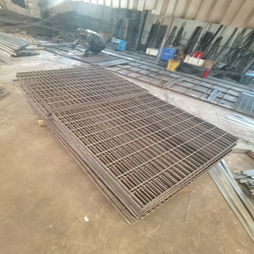 钢结构平台钢格栅：轻量化与高强度的工程平衡术