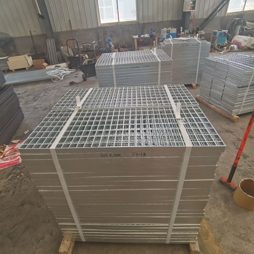 污水处理厂钢格栅怎么选？耐腐蚀方案全解析
