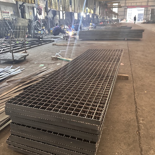钢格栅板怎么选才不踩坑?这几点必须知道