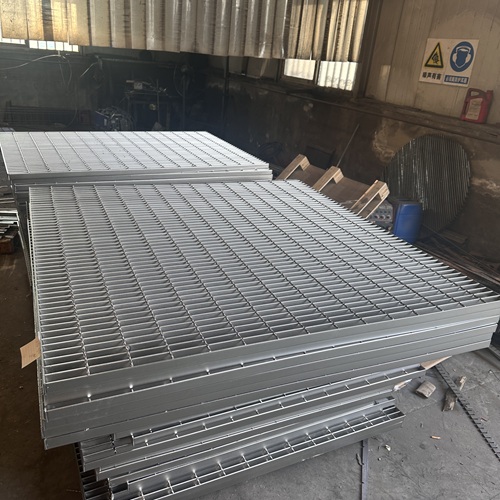 钢格栅板生锈怎么办？教你几招轻松应对