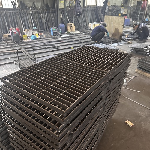 钢格栅板变形后还能修复吗