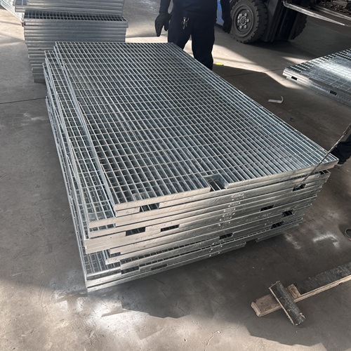 钢格栅板在地下管廊中的核心作用