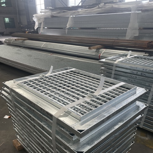 钢格栅板踩空怎么办？防滑设计来帮忙