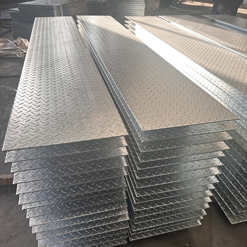 钢格栅板在智慧城市基础设施中的角色