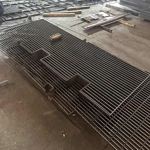 钢格板在桥梁人行道中的应用优势