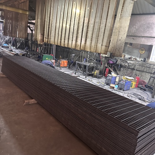 钢格板在桥梁人行道中的应用优势