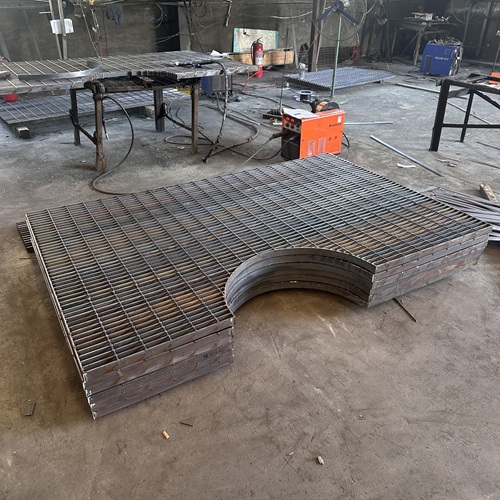 钢格板的逆袭从工业工具到场景主角