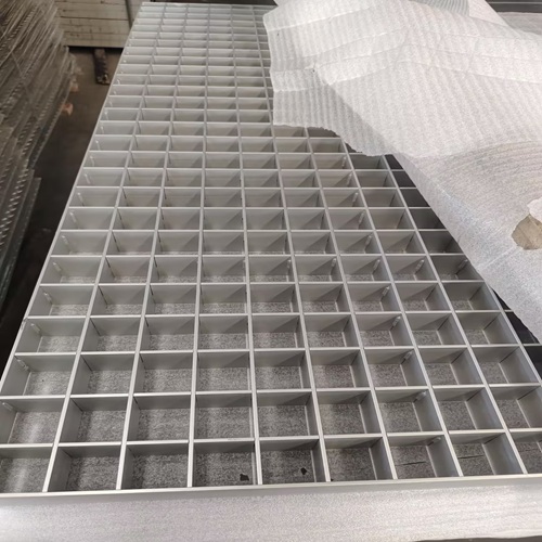 地铁隧道钢格板用途与防滑排水设计