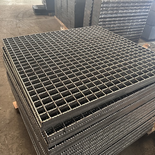 钢格栅精细除锈处理表面洁净如新