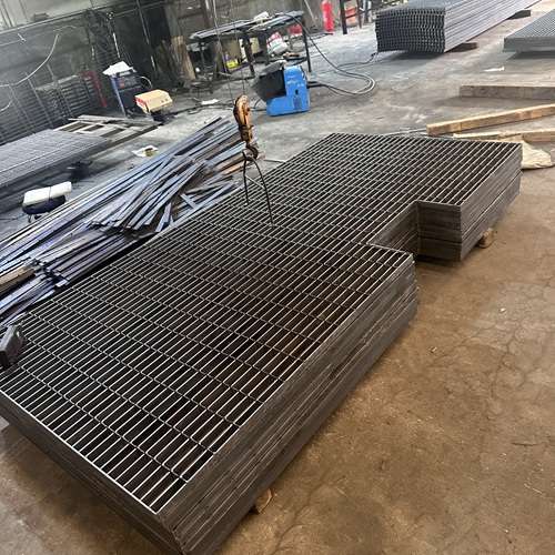高压力压焊钢格栅板加工出口订单生产设备条件